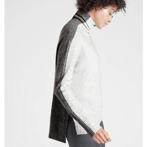 Athleta Transit Hop Colorblock‎ High-Low Turtleneck Sweater Small Wool, Natural